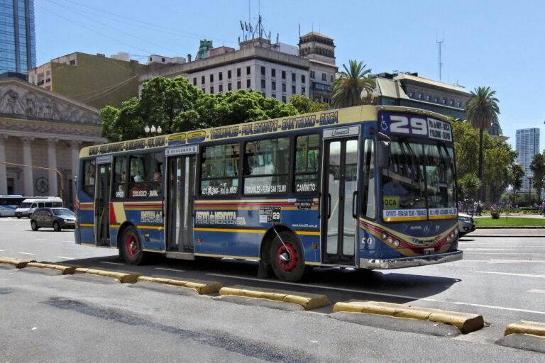 Golpe al bolsillo: Aumentarán un 10% los precios de colectivos, subtes y peajes en la Ciudad de Buenos Aires