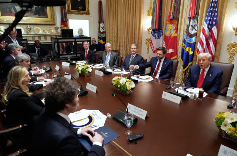 Javier Milei, tras el encuentro con Trump: “Si la Argentina vuelve al populismo, Estados Unidos dejará de apoyarnos” Javier Milei, tras el encuentro con Trump: “Si la Argentina vuelve al populismo, Estados Unidos dejará de apoyarnos”